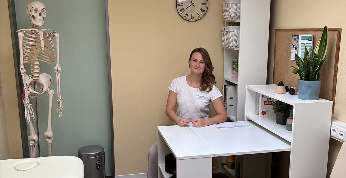 Julia Lenz in Ihrem Praxisraum