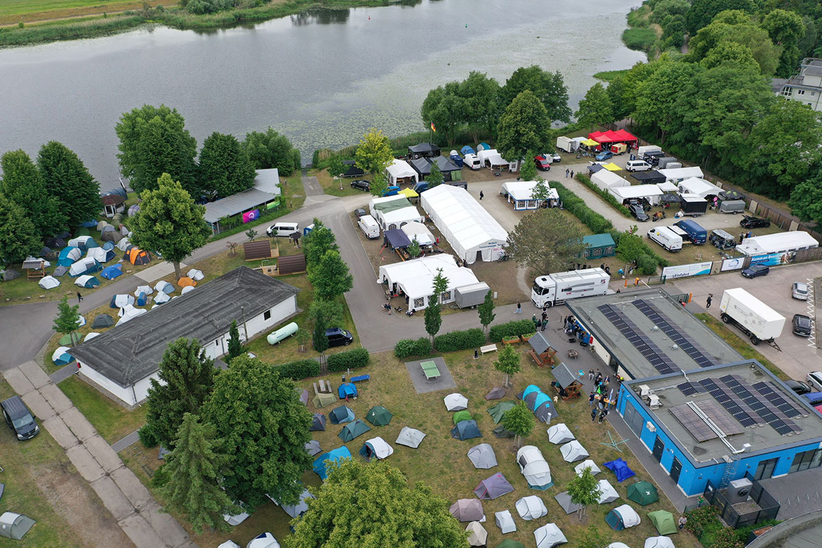 Der Flusscampingplatz StroamCamp war zum E-Race bis auf den letzten Platz belegt